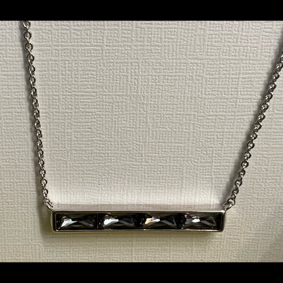 New Kendra Scott Gray Crystal Necklace. 🤍 - Picture 5 of 5